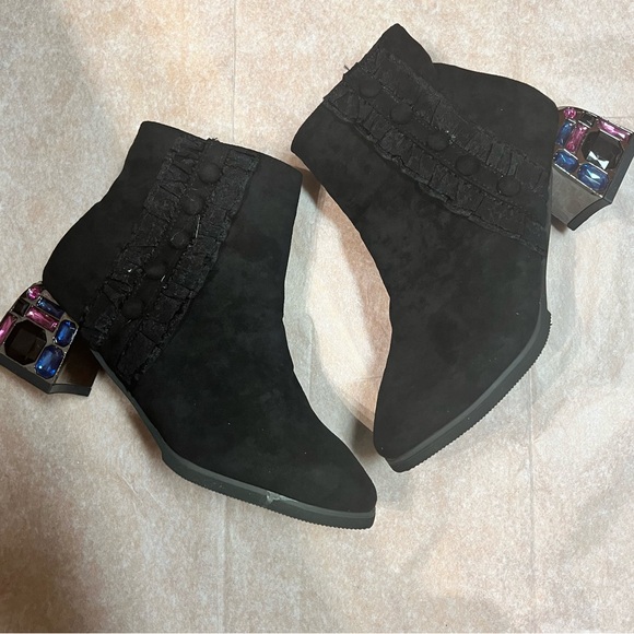 NWOT- Faux Suede Lace Ankle Boots (US 7) - Picture 2 of 11